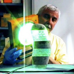 One of the pioneers of 'Glass Art' at work. Watch Bert van Loo in Timelapse. 